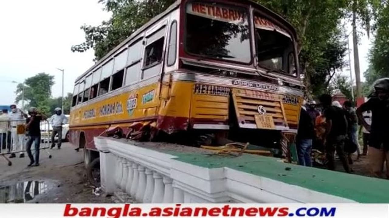 বাঁচানো গেল না বাইক আরোহীকে, রেড রোডে ভয়াবহ দুর্ঘটনায় মৃত্যু পুলিশ কর্মীর বাঁচানো গেল না বাইক আরোহীকে, রেড রোডে ভয়াবহ দুর্ঘটনায় মৃত্যু পুলিশ কর্মীর