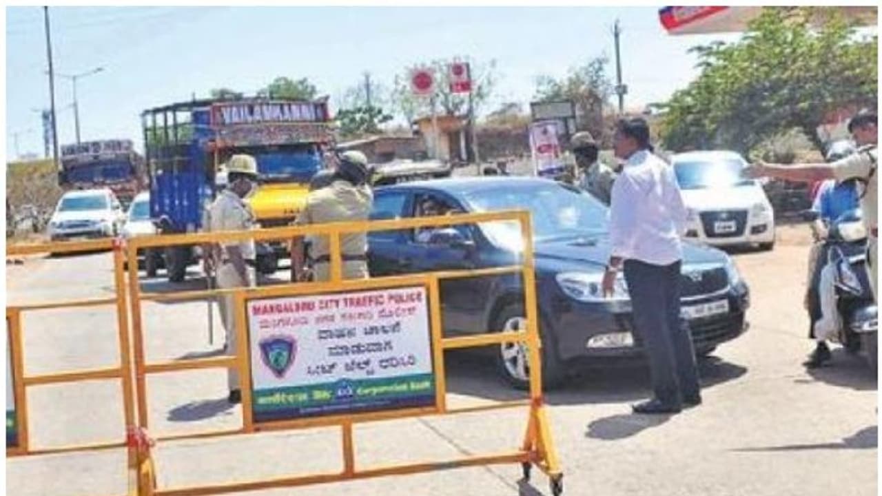 ഒരു ഡോസ് വാക്സീൻ എടുത്തവർക്ക് ആർടിപിസിആർ സർട്ടിഫിക്കറ്റ് നിർബന്ധമല്ല, നിയന്ത്രണത്തിൽ നേരിയ ഇളവ് വരുത്തി കർണാടക ഒരു ഡോസ് വാക്സീൻ എടുത്തവർക്ക് ആർടിപിസിആർ സർട്ടിഫിക്കറ്റ് നിർബന്ധമല്ല, നിയന്ത്രണത്തിൽ നേരിയ ഇളവ് വരുത്തി കർണാടക