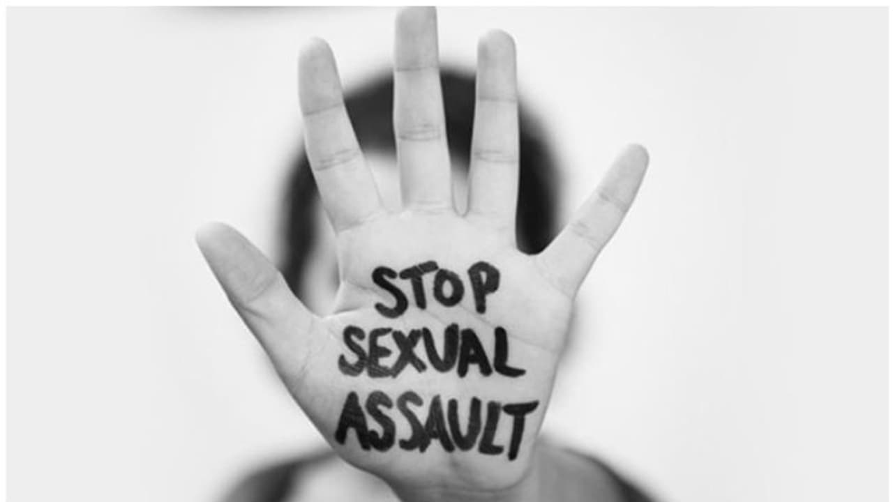 പാലക്കാട്ട് പാരമ്പര്യ ആത്മീയ ചികിത്സയ്ക്കിടെ വീട്ടമ്മയ്ക്ക് നേരെ ലൈംഗികാതിക്രമം; പൊലീസ് കേസെടുത്തു പാലക്കാട്ട് പാരമ്പര്യ ആത്മീയ ചികിത്സയ്ക്കിടെ വീട്ടമ്മയ്ക്ക് നേരെ ലൈംഗികാതിക്രമം; പൊലീസ് കേസെടുത്തു