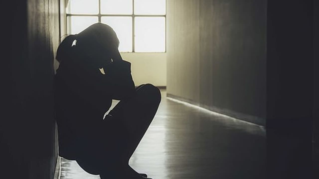 మైనర్ బాలికపై ఐదేళ్లుగా అత్యాచారం.. గర్భం రావడంతో..! మైనర్ బాలికపై ఐదేళ్లుగా అత్యాచారం.. గర్భం రావడంతో..!