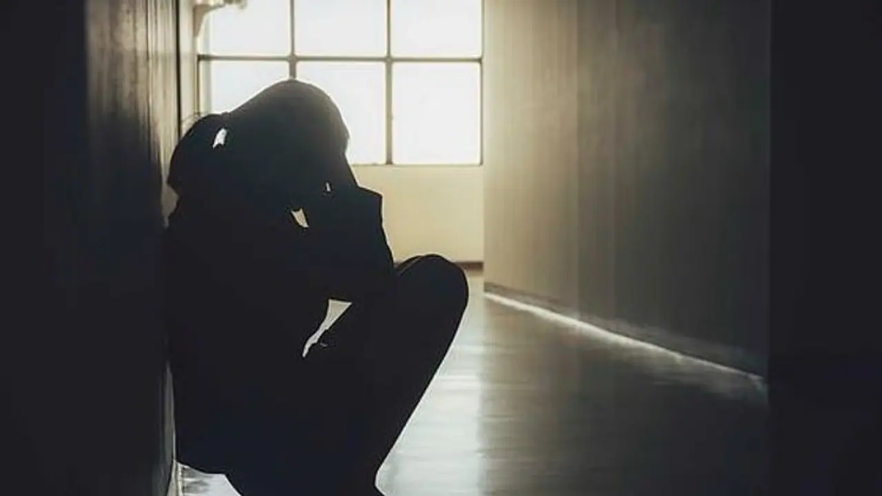 ডেটিং অ্যাপের ফায়দা তুলল যুবক, পানশালায় প্রথম সাক্ষাতের পর ফ্ল্যাটে নিয়ে তরুণীকে ধর্ষণ ডেটিং অ্যাপের ফায়দা তুলল যুবক, পানশালায় প্রথম সাক্ষাতের পর ফ্ল্যাটে নিয়ে তরুণীকে ধর্ষণ