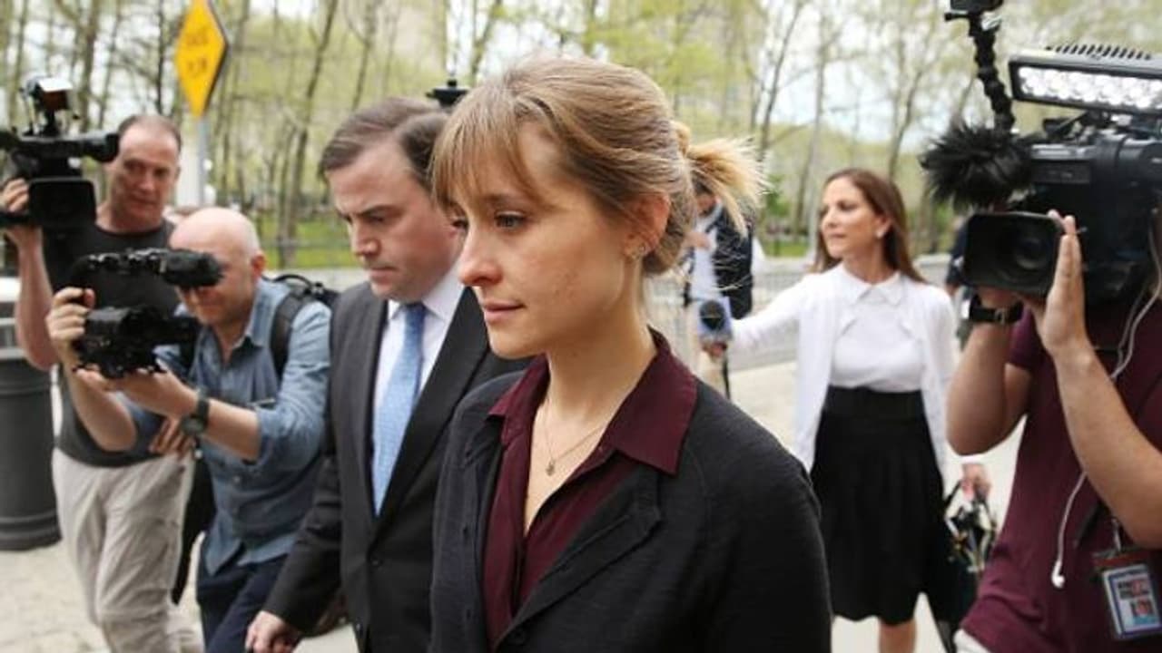 കൾട്ട് നേതാവിന് ചൂഷണം ചെയ്യാൻ സ്ത്രീകളെയെത്തിച്ച കേസ്, യുഎസ് നടിക്ക് മൂന്നുവർഷം തടവ്... കൾട്ട് നേതാവിന് ചൂഷണം ചെയ്യാൻ സ്ത്രീകളെയെത്തിച്ച കേസ്, യുഎസ് നടിക്ക് മൂന്നുവർഷം തടവ്...