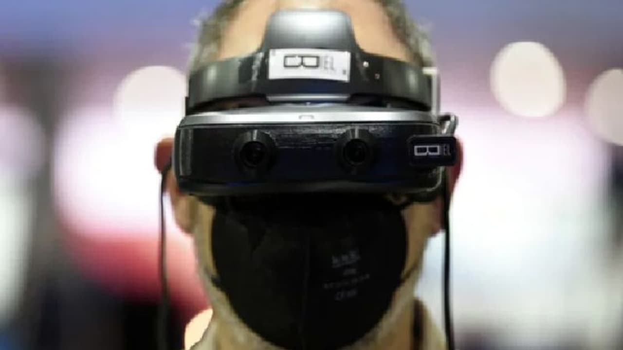 കാഴ്ചാപരിമിതിയുള്ള മകന് വേണ്ടി 'സ്പെഷ്യല്' കണ്ണട തയ്യാറാക്കി മാതാപിതാക്കള് കാഴ്ചാപരിമിതിയുള്ള മകന് വേണ്ടി 'സ്പെഷ്യല്' കണ്ണട തയ്യാറാക്കി മാതാപിതാക്കള്