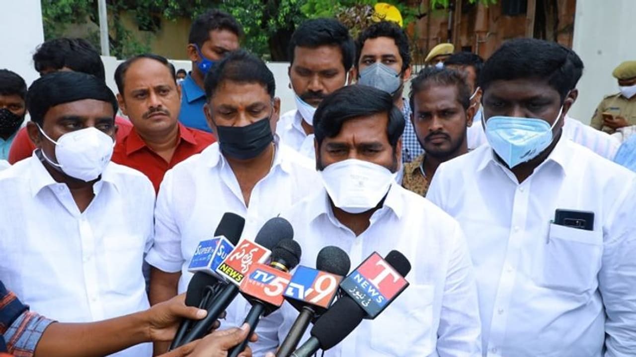 వాటర్ వార్ : జగన్ తండ్రిని మించిన దుర్మార్గుడు.. మళ్లోసారి ఫైర్ అయిన జగదీష్ రెడ్డి.. వాటర్ వార్ : జగన్ తండ్రిని మించిన దుర్మార్గుడు.. మళ్లోసారి ఫైర్ అయిన జగదీష్ రెడ్డి..