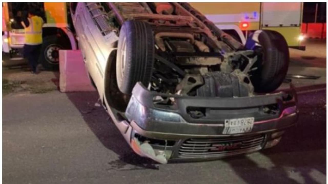 സൗദിയില് കാര് മറിഞ്ഞ് രണ്ടുപേര് മരിച്ചു സൗദിയില് കാര് മറിഞ്ഞ് രണ്ടുപേര് മരിച്ചു