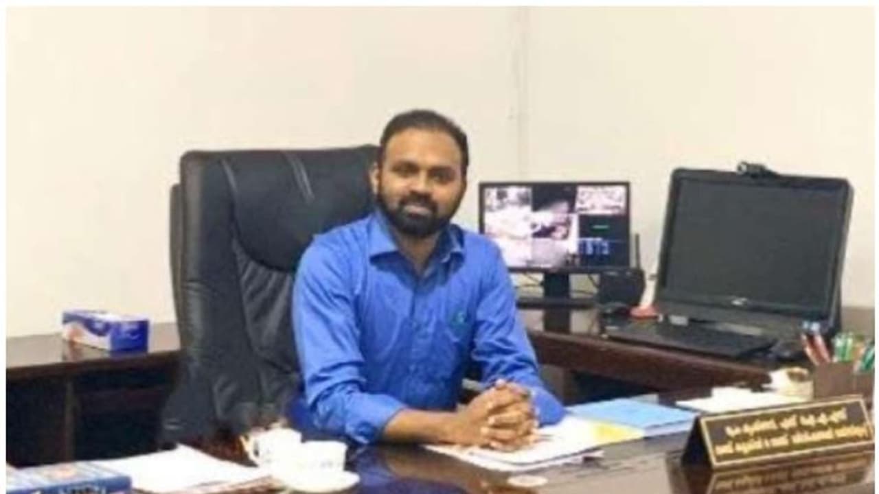 ദേവികുളം സബ് കലക്ടര് പ്രേം കൃഷ്ണന് സ്ഥലം മാറ്റം ദേവികുളം സബ് കലക്ടര് പ്രേം കൃഷ്ണന് സ്ഥലം മാറ്റം