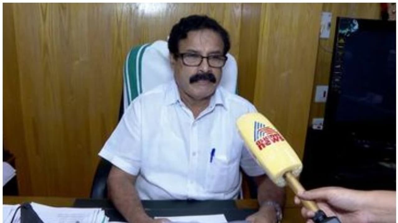 സല്യൂട്ട് വേണമെന്ന തൃശ്ശൂര് മേയറുടെ ആവശ്യം; എതിര്പ്പുമായി പൊലീസ് ഓഫീസേഴ്സ് അസോസിയേഷൻ സല്യൂട്ട് വേണമെന്ന തൃശ്ശൂര് മേയറുടെ ആവശ്യം; എതിര്പ്പുമായി പൊലീസ് ഓഫീസേഴ്സ് അസോസിയേഷൻ