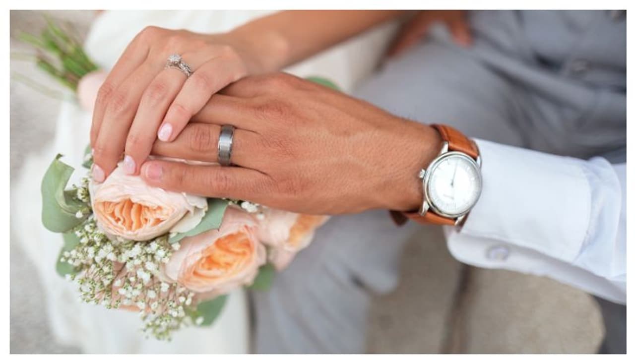 Couple sends Rs 17,700 invoice to 'no show' wedding guests; post goes viral Couple sends Rs 17,700 invoice to 'no show' wedding guests; post goes viral