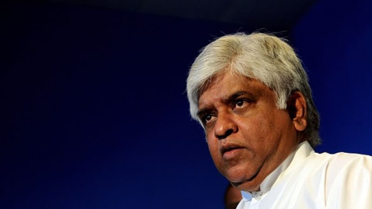 ശ്രീലങ്ക കടുത്ത പ്രതിസന്ധിയില്; കൂസലില്ലാതെ ഐപിഎല് കളിക്കുന്ന ലങ്കന് താരങ്ങള്ക്കെതിരെ അര്ജുന രണതുംഗ ശ്രീലങ്ക കടുത്ത പ്രതിസന്ധിയില്; കൂസലില്ലാതെ ഐപിഎല് കളിക്കുന്ന ലങ്കന് താരങ്ങള്ക്കെതിരെ അര്ജുന രണതുംഗ