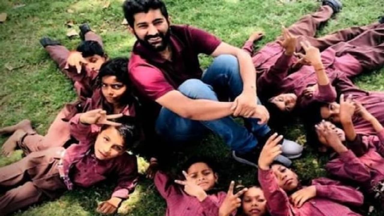 കൊവിഡ് മഹാമാരിയിൽ അനാഥരായ 100 കുട്ടികളെ ദത്തെടുക്കാൻ ഈ യുവാവ് കൊവിഡ് മഹാമാരിയിൽ അനാഥരായ 100 കുട്ടികളെ ദത്തെടുക്കാൻ ഈ യുവാവ്