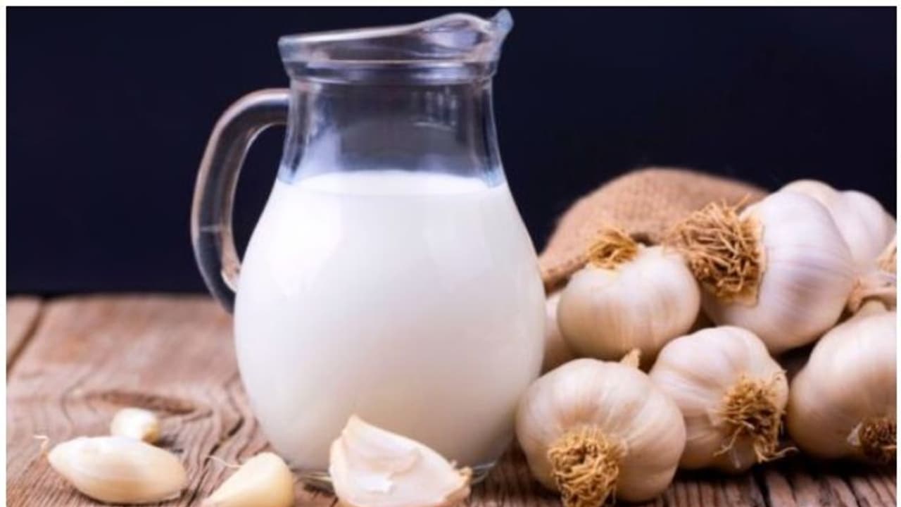 പാലിൽ വെളുത്തുള്ളി ചേർത്ത് കുടിച്ചാൽ ഗുണങ്ങളേറെ