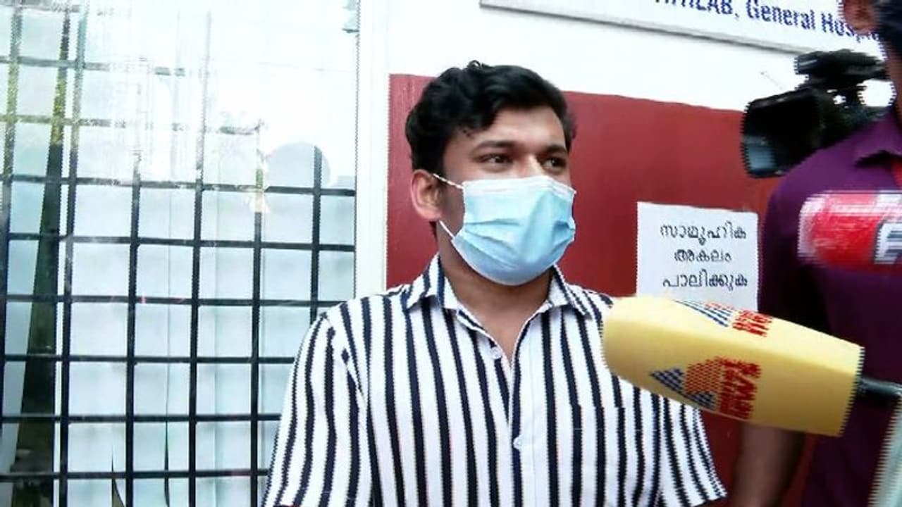 കരിപ്പൂർ സ്വർണ്ണക്കടത്ത്: അർജുൻ ആയങ്കിക്ക് ജാമ്യം, മൂന്ന് മാസം കണ്ണൂരിൽ പ്രവേശിക്കരുതെന്നതടക്കം ഉപാധി കരിപ്പൂർ സ്വർണ്ണക്കടത്ത്: അർജുൻ ആയങ്കിക്ക് ജാമ്യം, മൂന്ന് മാസം കണ്ണൂരിൽ പ്രവേശിക്കരുതെന്നതടക്കം ഉപാധി