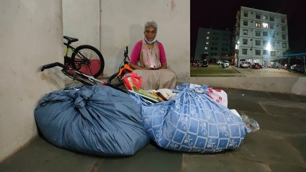మంగళగిరి ఎన్నారై మెడికల్ కాలేజీ విభేదాలు : అక్కినేని మణిపై గూండాల దాడి... పీఎస్ లో కేసు ! (వీడియో) మంగళగిరి ఎన్నారై మెడికల్ కాలేజీ విభేదాలు : అక్కినేని మణిపై గూండాల దాడి... పీఎస్ లో కేసు ! (వీడియో)