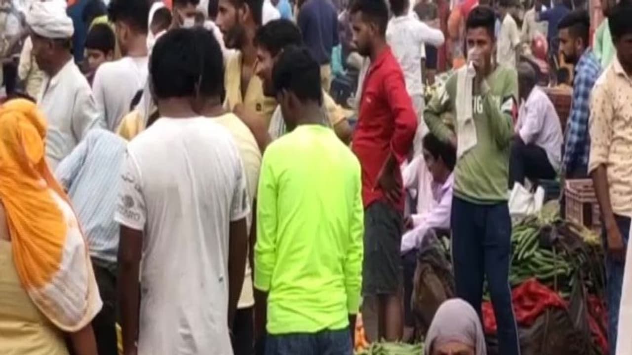 हफ्तेभर से लगातार 50000 से नीचे केस, मौतें भी लगातार 1000 के नीचे, लेकिन सावधानी फिर भी रखें हफ्तेभर से लगातार 50000 से नीचे केस, मौतें भी लगातार 1000 के नीचे, लेकिन सावधानी फिर भी रखें