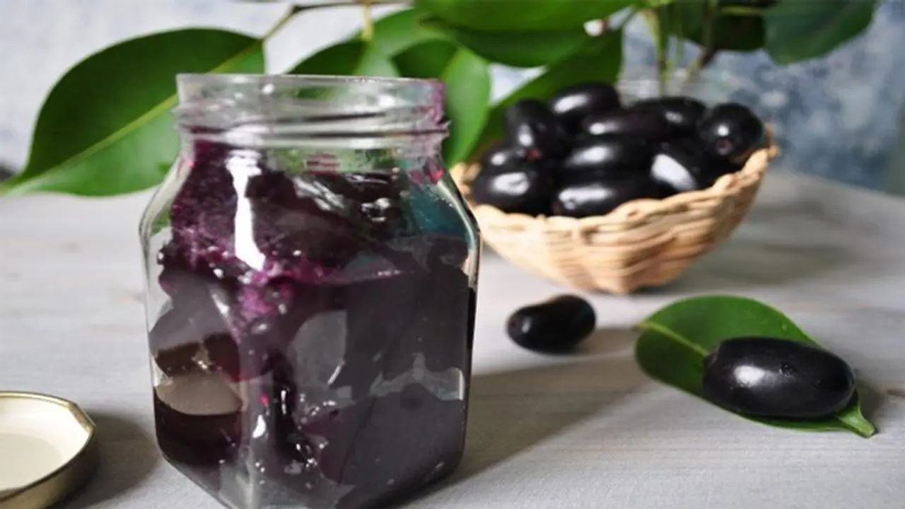 अब सालभर ले सकते है जामुन का मजा, आज ही इससे बना डालिए सुपर टेस्टी जैम अब सालभर ले सकते है जामुन का मजा, आज ही इससे बना डालिए सुपर टेस्टी जैम