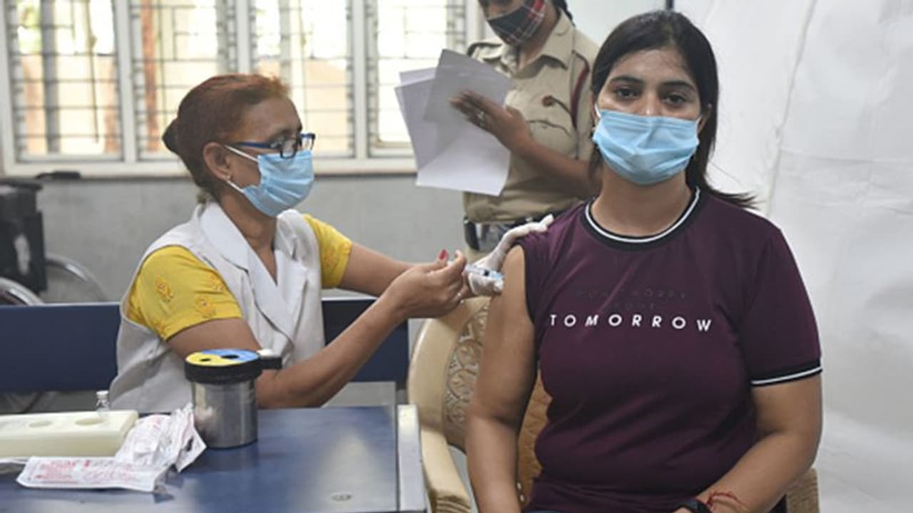 60 ಕೋಟಿ ದಾಟಿತು ಕೊರೋನಾ ಲಸಿಕಾ ಅಭಿಯಾನ; ಹೊಸ ಮೈಲಿಗಲ್ಲು ನಿರ್ಮಿಸಿದ ಭಾರತ! 60 ಕೋಟಿ ದಾಟಿತು ಕೊರೋನಾ ಲಸಿಕಾ ಅಭಿಯಾನ; ಹೊಸ ಮೈಲಿಗಲ್ಲು ನಿರ್ಮಿಸಿದ ಭಾರತ!