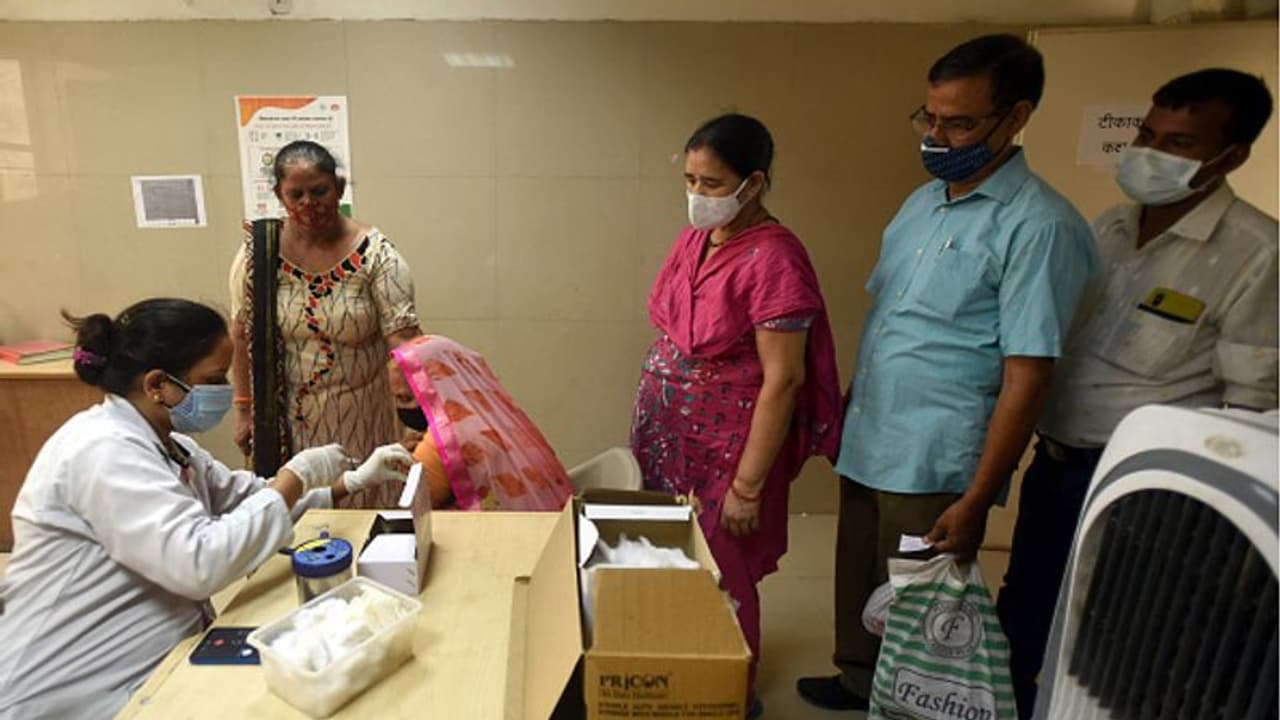 కరోనా రహిత గ్రామంగా సిరిసిల్ల జిల్లా రాజన్నపేట... ప్రాజెక్ట్ మదద్ కృషి ఫలితమే (వీడియో) కరోనా రహిత గ్రామంగా సిరిసిల్ల జిల్లా రాజన్నపేట... ప్రాజెక్ట్ మదద్ కృషి ఫలితమే (వీడియో)