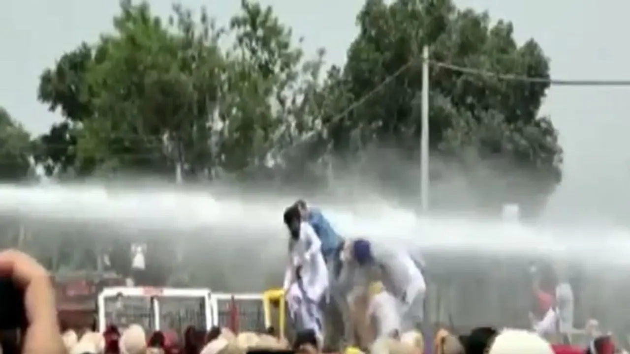 पंजाब में बिजली संकट को लेकर AAP का CM के फार्म हाउस के बाहर प्रदर्शन, मान और चीमा अरेस्ट पंजाब में बिजली संकट को लेकर AAP का CM के फार्म हाउस के बाहर प्रदर्शन, मान और चीमा अरेस्ट