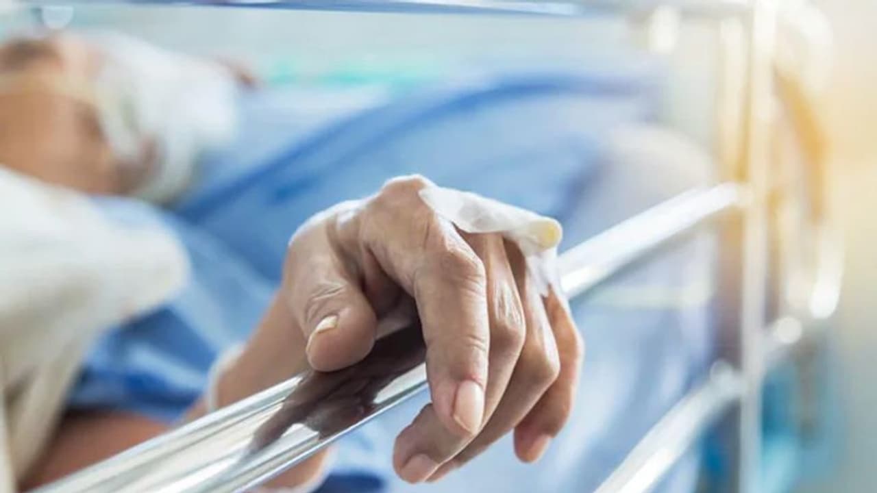 प्राइवेट पार्ट में डाला कंप्रेसर पाइप, छोटी आंत और मलाशय का एक हिस्सा फटा, दोस्तों ने कहा हमने तो मजाक किया