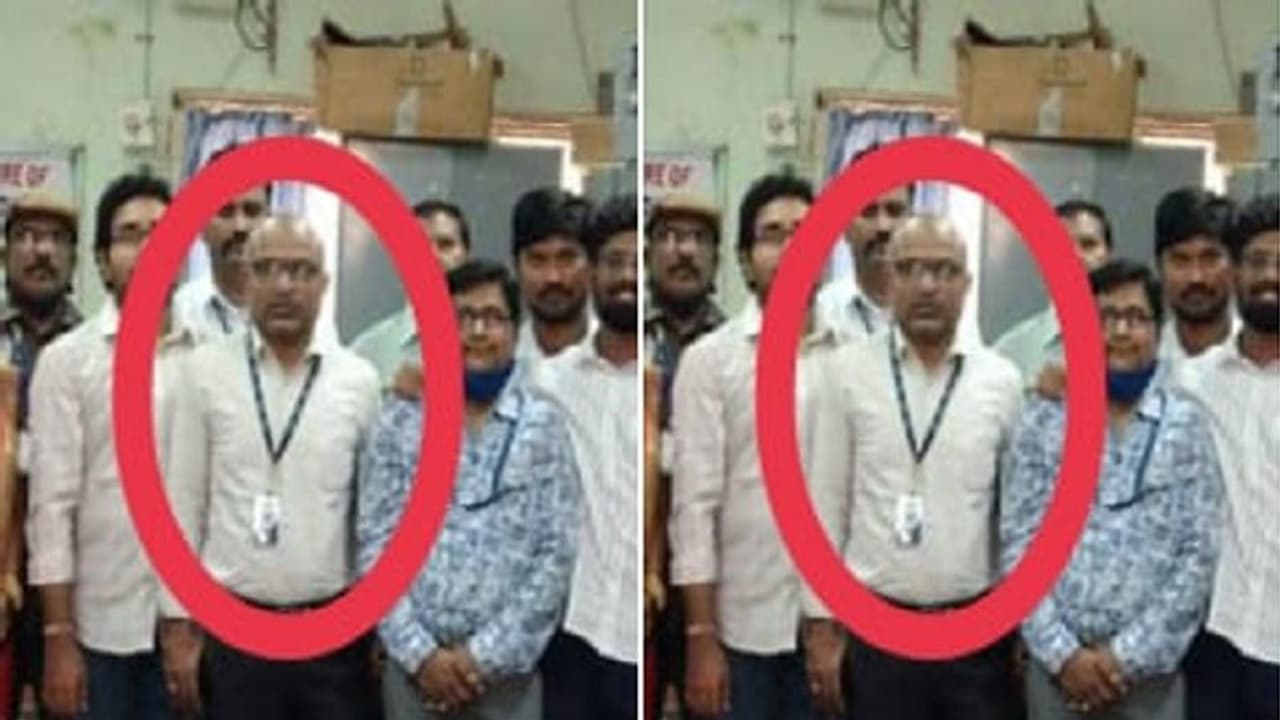 పొదలకూరులో కామపిశాచి.. లోన్ కావాలంటే కోరిక తీర్చాల్సిందే...!! (వీడియో) పొదలకూరులో కామపిశాచి.. లోన్ కావాలంటే కోరిక తీర్చాల్సిందే...!! (వీడియో)