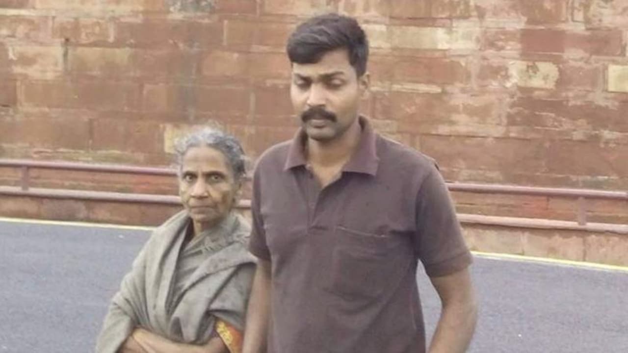 നെയ്യാറ്റിൻകരയിലെ വൃദ്ധയുടെ മരണം: മകന് കസ്റ്റഡിയില്, കൊലപാതകമെന്ന് സംശയം നെയ്യാറ്റിൻകരയിലെ വൃദ്ധയുടെ മരണം: മകന് കസ്റ്റഡിയില്, കൊലപാതകമെന്ന് സംശയം