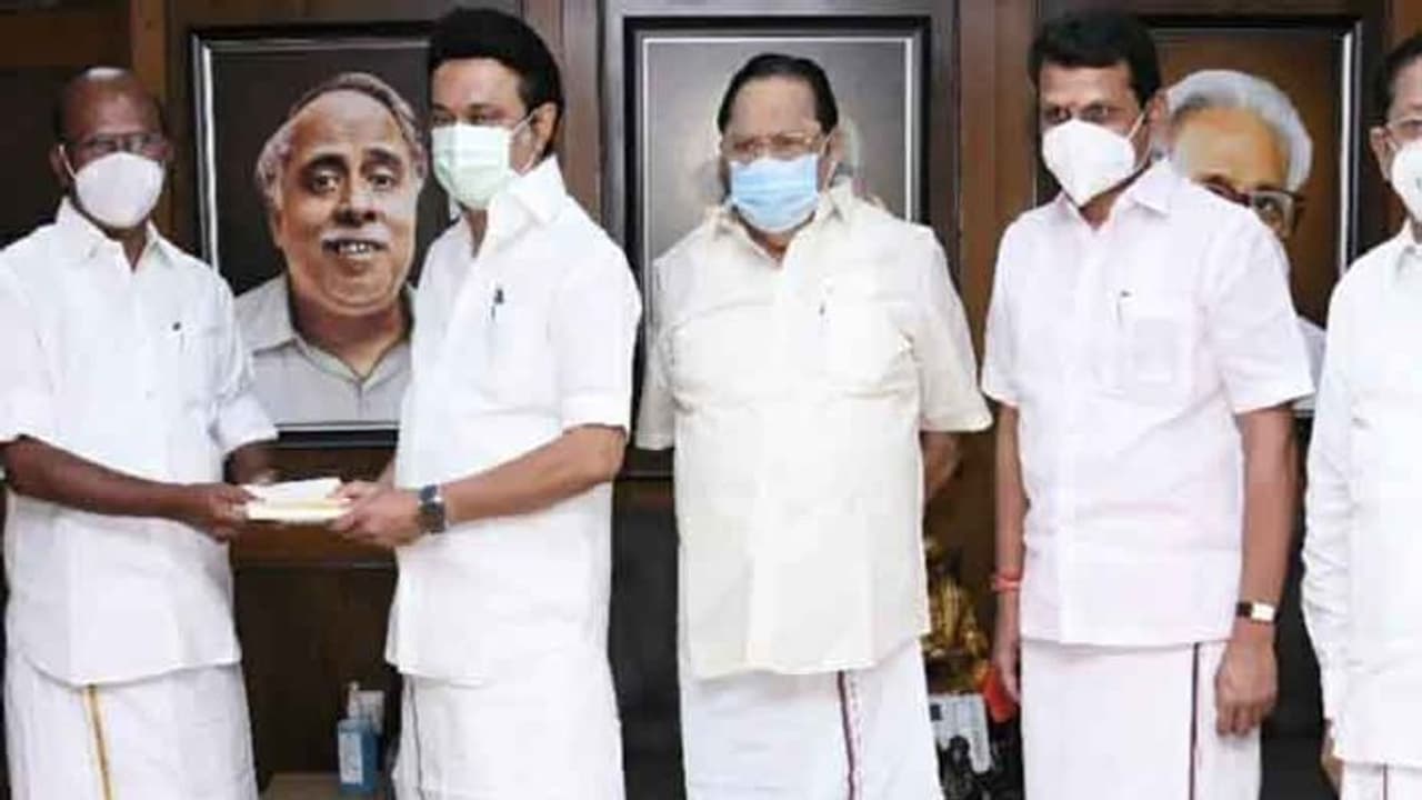 டிடிவி.தினகரன் எப்படிப்பட்டவர் தெரியுமா? புட்டு புட்டு வைத்த திமுகவில் இணைந்த பழனியப்பன்..! டிடிவி.தினகரன் எப்படிப்பட்டவர் தெரியுமா? புட்டு புட்டு வைத்த திமுகவில் இணைந்த பழனியப்பன்..!