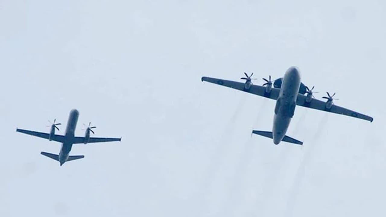 గ‌గ‌న‌త‌లంలో ఢీకొట్టుకున్న రెండు విమానాలు.. ప్ర‌మాదంలో ముగ్గురు మృతి.. 