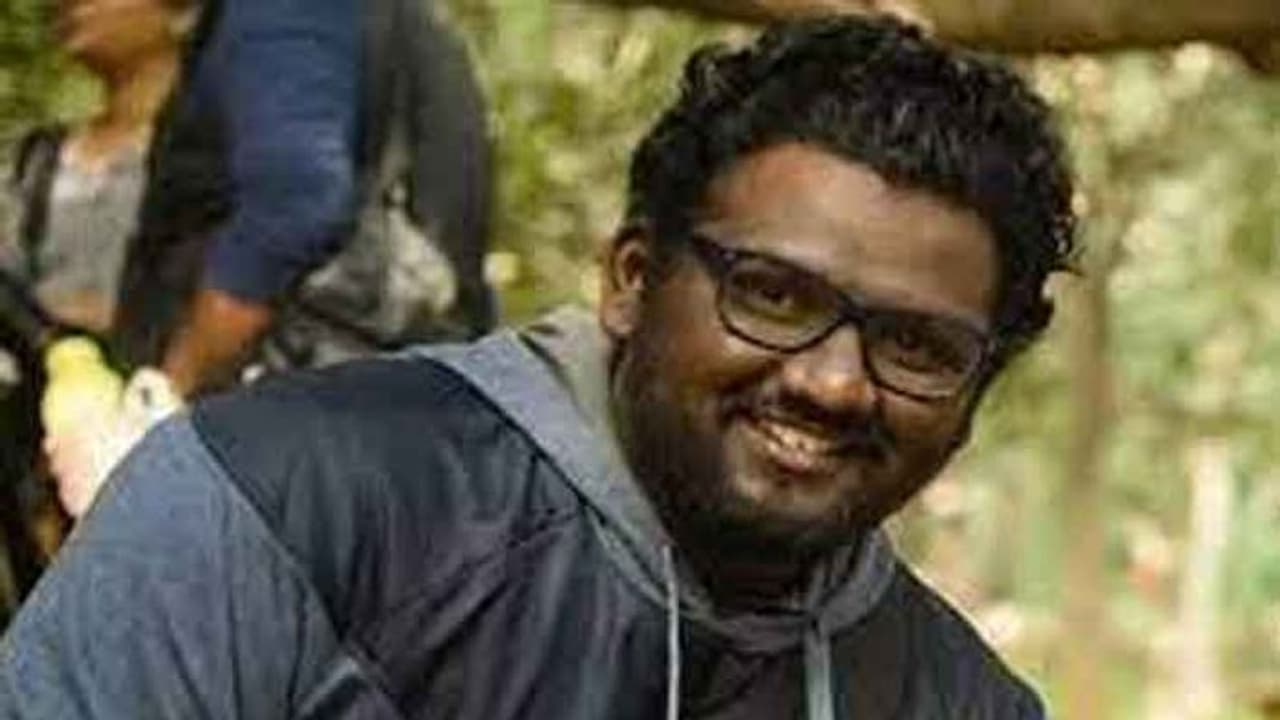 கொரோனா தடுப்பூசி செலுத்திக்கொண்ட சாப்ட்வேர் என்ஜினீயர் திடீர் உயிரிழப்பு.. அதிர்ச்சியில் பொதுமக்கள்..! கொரோனா தடுப்பூசி செலுத்திக்கொண்ட சாப்ட்வேர் என்ஜினீயர் திடீர் உயிரிழப்பு.. அதிர்ச்சியில் பொதுமக்கள்..!