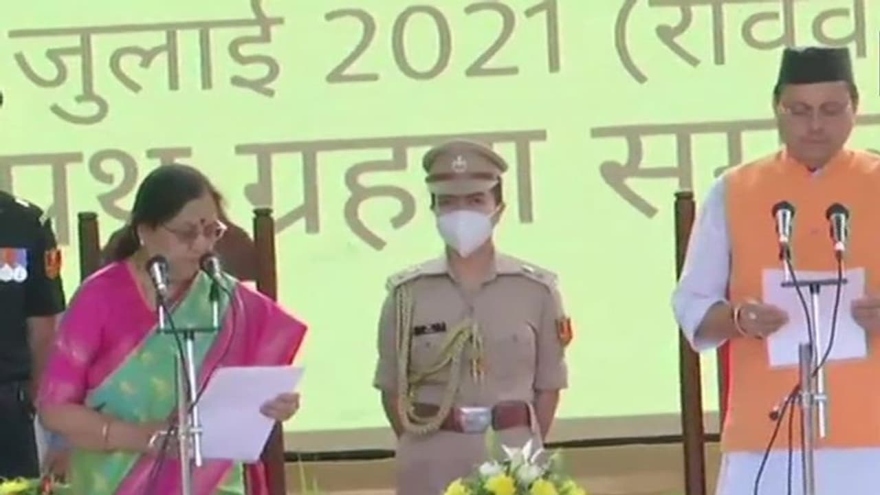 पुष्कर सिंह धामी बने उत्तराखंड के 11वें सीएम, कहा मेरी उम्र छोटी सबको साथ लेकर चलूंगा, पीएम मोदी ने दी बधाई पुष्कर सिंह धामी बने उत्तराखंड के 11वें सीएम, कहा मेरी उम्र छोटी सबको साथ लेकर चलूंगा, पीएम मोदी ने दी बधाई