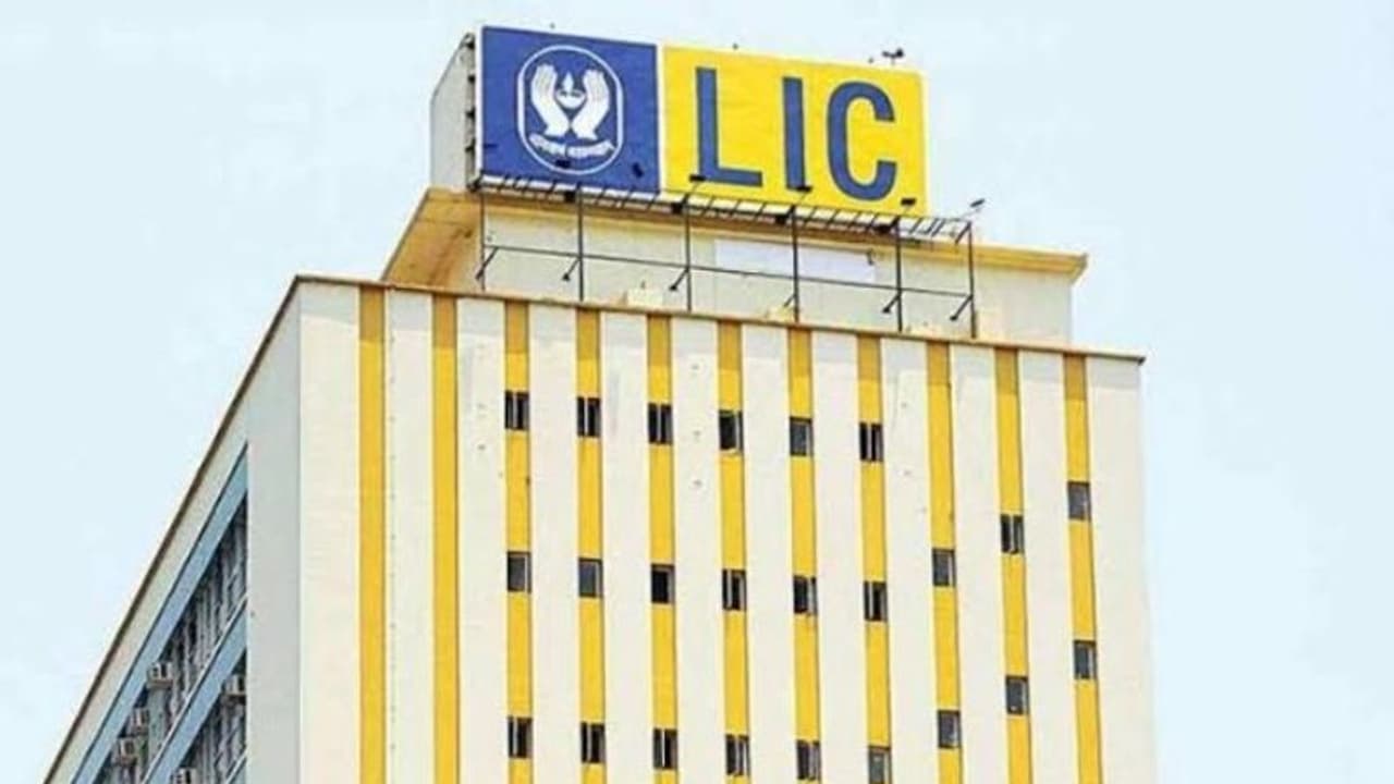 LIC IPO:ಮೇ 4 9ರ ತನಕ ಎಲ್ಐಸಿ ಐಪಿಒ; ಪ್ರತಿ ಷೇರಿನ ಬೆಲೆ ಎಷ್ಟು ಗೊತ್ತಾ? ಪಾಲಿಸಿದಾರರಿಗೆ ಡಿಸ್ಕೌಂಟ್ ಆಫರ್!