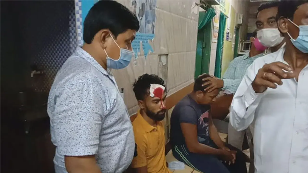 बंगाल की राजनीति: भाजपा MLA सहित 7 पर TMC कार्यकर्ताओं ने किया जानलेवा हमला, तृणमूल ज्वाइन करेंगे अभिजीत बंगाल की राजनीति: भाजपा MLA सहित 7 पर TMC कार्यकर्ताओं ने किया जानलेवा हमला, तृणमूल ज्वाइन करेंगे अभिजीत