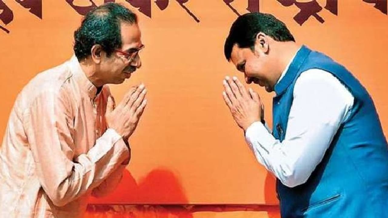 शिवसेना को लेकर फडणवीस ने कहा हम कभी दुश्मन नहीं रहे, हालात के हिसाब से फैसला लेंगे शिवसेना को लेकर फडणवीस ने कहा हम कभी दुश्मन नहीं रहे, हालात के हिसाब से फैसला लेंगे