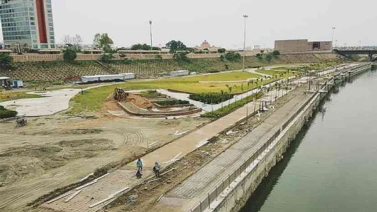 अखिलेश के ड्रीम प्रोजेक्ट गोमती रिवर फ्रंट में घोटाले के बाद CBI की यूपी, राजस्थान व बंगाल में 42 जगहों पर रेड अखिलेश के ड्रीम प्रोजेक्ट गोमती रिवर फ्रंट में घोटाले के बाद CBI की यूपी, राजस्थान व बंगाल में 42 जगहों पर रेड