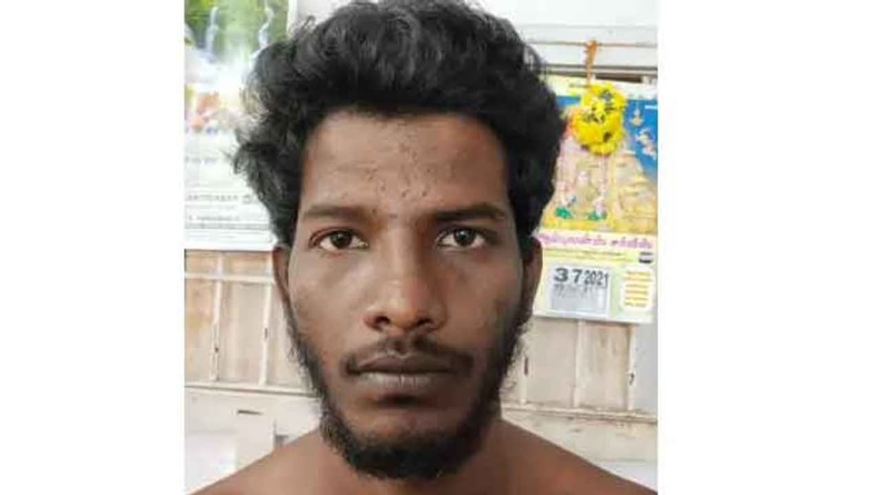 ரவுடி மகனுடன் சேர்ந்து தாய் செய்யும் காரியாமா இது? விசாரணையில் வெளியான பகீர் தகவல்..! ரவுடி மகனுடன் சேர்ந்து தாய் செய்யும் காரியாமா இது? விசாரணையில் வெளியான பகீர் தகவல்..!