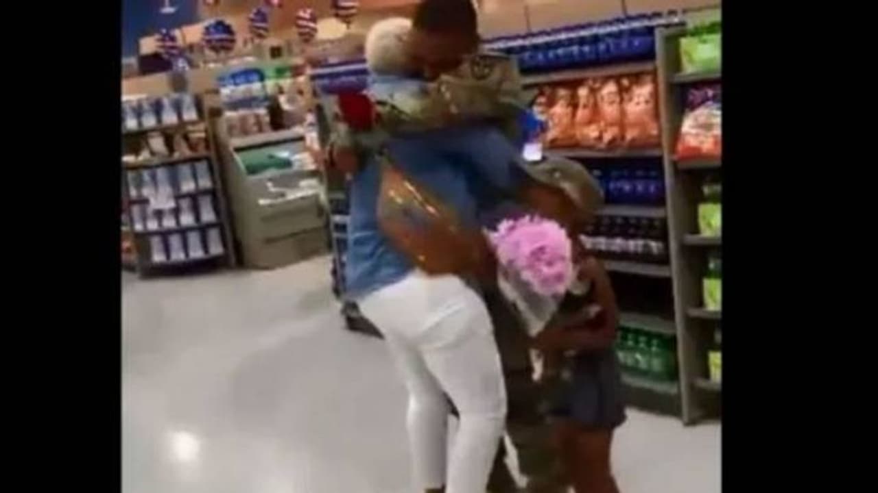 'സന്തോഷത്തിന്‍റെ നിലവിളി'; രണ്ട് വർഷങ്ങൾക്കു ശേഷം കണ്ടുമുട്ടുന്ന മകനും അമ്മയും; ഹൃദയം തൊടുന്ന വീഡിയോ...