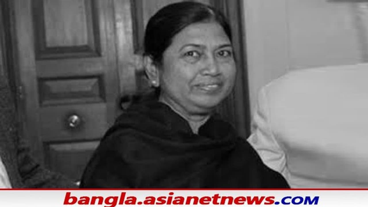 চেন্নাইয়ের হাসপাতালে আচমকা হার্ট অ্যাটাক, চলে গেলেন মুকুল রায়ের স্ত্রী চেন্নাইয়ের হাসপাতালে আচমকা হার্ট অ্যাটাক, চলে গেলেন মুকুল রায়ের স্ত্রী