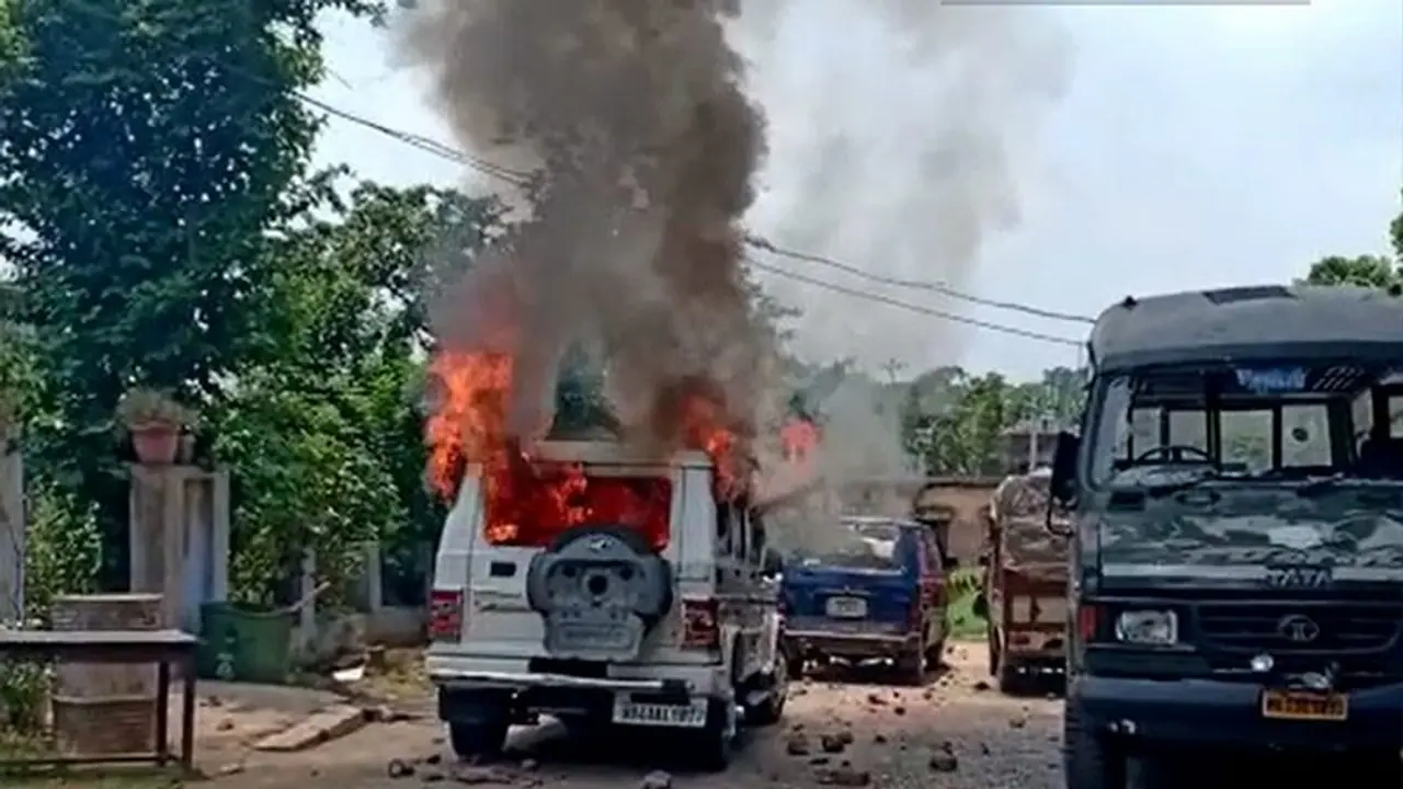 ভোট পরবর্তী হিংসা গ্রেফতার ৩ শতাংশেরও কম, ডিআইজির পাঠানো রিপোর্টেই বেআব্রু বঙ্গ পুলিশ ভোট পরবর্তী হিংসা গ্রেফতার ৩ শতাংশেরও কম, ডিআইজির পাঠানো রিপোর্টেই বেআব্রু বঙ্গ পুলিশ