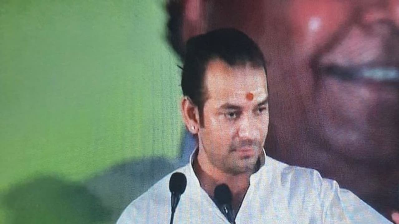 లాలూ గెటప్ లో తేజ్ ప్రతాప్ యాదవ్..!