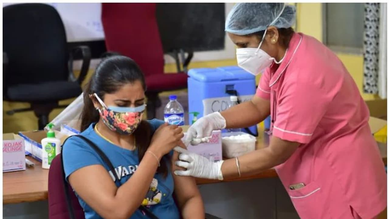 സംസ്ഥാനത്ത് വാക്‌സിന്‍ ഉപയോഗിക്കാതെ കെട്ടിക്കിടക്കുന്നുവെന്ന പ്രചരണം അടിസ്ഥാനരഹിതമെന്ന ആരോ​ഗ്യ മന്ത്രി