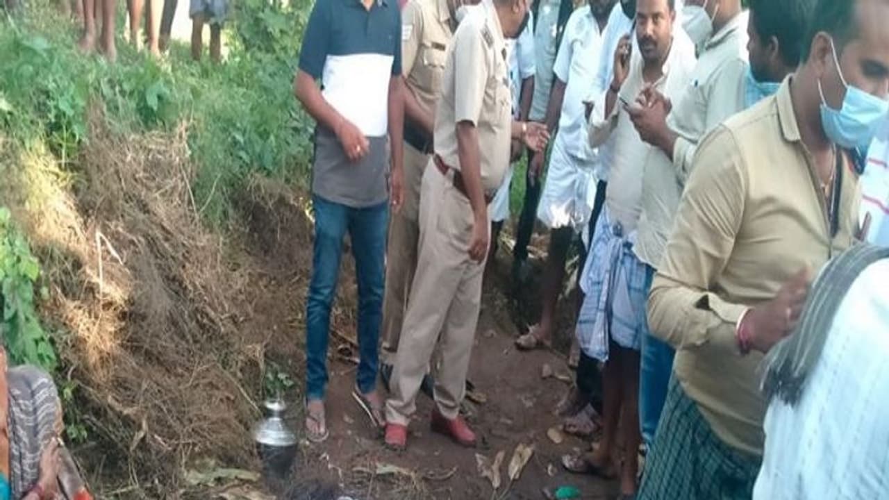 ಜಮೀನು ವಿವಾದ; ಚಾಮರಾಜನಗರ ಜಿಪಂ ಉಪಾಧ್ಯಕ್ಷೆ ತಂದೆ ಕೊಲೆ ಜಮೀನು ವಿವಾದ; ಚಾಮರಾಜನಗರ ಜಿಪಂ ಉಪಾಧ್ಯಕ್ಷೆ ತಂದೆ ಕೊಲೆ