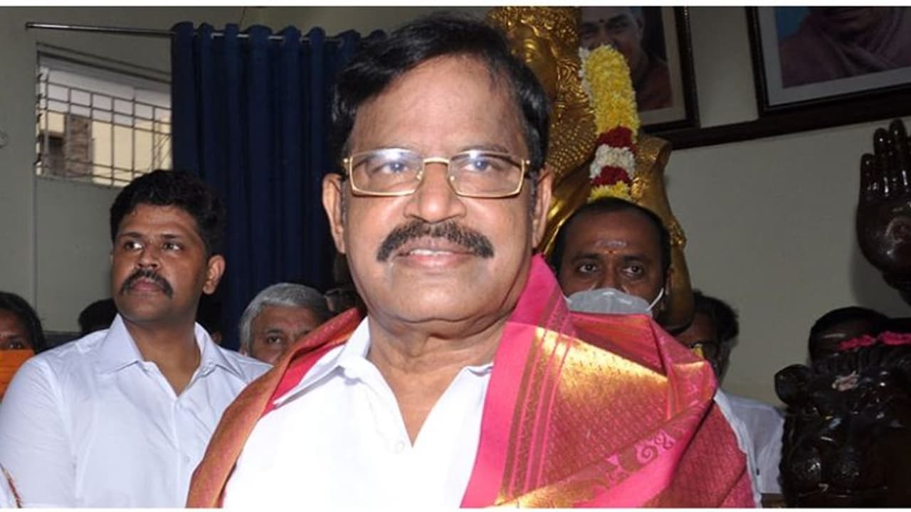 BJP: யாரும் பாஜகவை குறைத்து மதிப்பிட வேண்டாம்.. நகராட்சி தேர்தலில் ஆளுங்கட்சியை அலறவிடுவோம்.. வி.பி.துரைசாமி.! BJP: யாரும் பாஜகவை குறைத்து மதிப்பிட வேண்டாம்.. நகராட்சி தேர்தலில் ஆளுங்கட்சியை அலறவிடுவோம்.. வி.பி.துரைசாமி.!