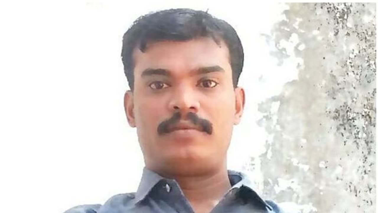 കരിപ്പൂർ സ്വർണക്കടത്ത് കേസ്; ഹാജരാകാൻ ഷാഫിക്ക് നോട്ടീസ്, വരുമോ എന്നതിൽ അവ്യക്തത കരിപ്പൂർ സ്വർണക്കടത്ത് കേസ്; ഹാജരാകാൻ ഷാഫിക്ക് നോട്ടീസ്, വരുമോ എന്നതിൽ അവ്യക്തത