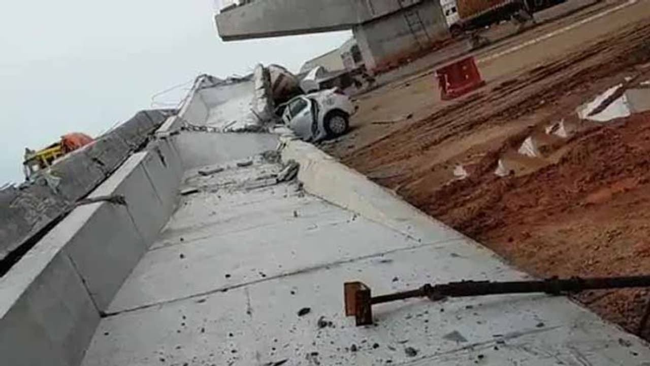 అనకాపల్లి ఫ్లైఓవర్ ప్రమాదం: మెటీరియల్ పర్ఫెక్ట్.. నిర్లక్ష్యమే కొంపముంచింది, నివేదికలో సంచలన విషయాలు అనకాపల్లి ఫ్లైఓవర్ ప్రమాదం: మెటీరియల్ పర్ఫెక్ట్.. నిర్లక్ష్యమే కొంపముంచింది, నివేదికలో సంచలన విషయాలు