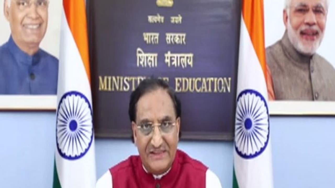 JEE Mains 2021: एग्जाम सेंटर की संख्या बढ़ाई गई, 660 से बढ़ाकर 828 हुई, छात्रों को मिले कई ऑप्शन