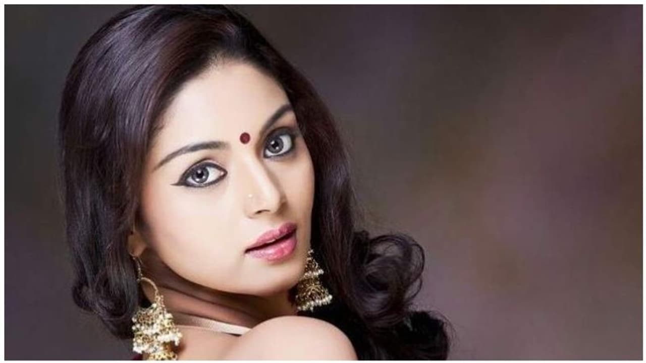 சனம் ஷெட்டிக்கு ஆபாச மெசேஜ் அனுப்பிய கல்லூரி மாணவர்..! அதிரடியாக கைது செய்த போலீசார்..! சனம் ஷெட்டிக்கு ஆபாச மெசேஜ் அனுப்பிய கல்லூரி மாணவர்..! அதிரடியாக கைது செய்த போலீசார்..!