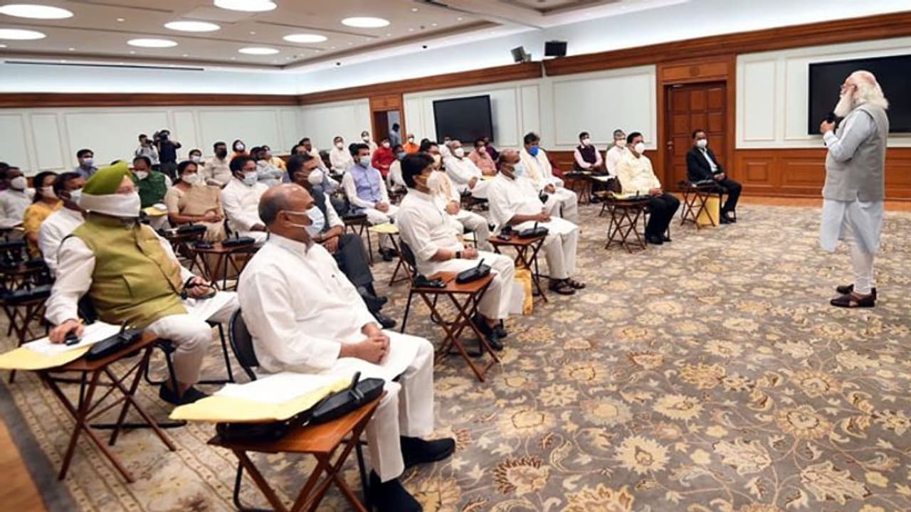 मोदी मंत्रिमंडल विस्तार: रविशंकर प्रसाद, प्रकाश जावडे़कर, डॉ. हर्षवर्धन समेत 12 मंत्रियों का इस्तीफा मंजूर मोदी मंत्रिमंडल विस्तार: रविशंकर प्रसाद, प्रकाश जावडे़कर, डॉ. हर्षवर्धन समेत 12 मंत्रियों का इस्तीफा मंजूर