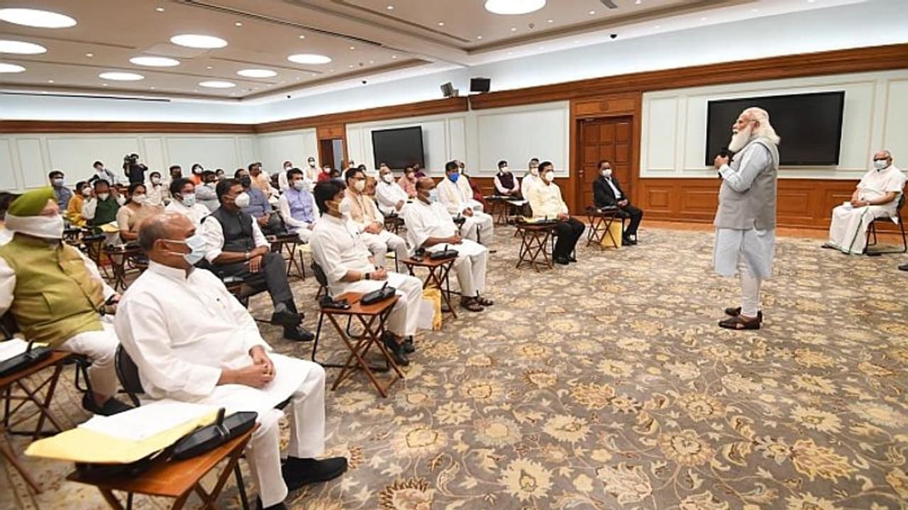 पीएम मोदी ने कैबिनेट मीटिंग में कोरोना के प्रति लापरवाहियों पर जताई चिंता, बोले COVID 19 का खतरा टला नहीं पीएम मोदी ने कैबिनेट मीटिंग में कोरोना के प्रति लापरवाहियों पर जताई चिंता, बोले COVID 19 का खतरा टला नहीं