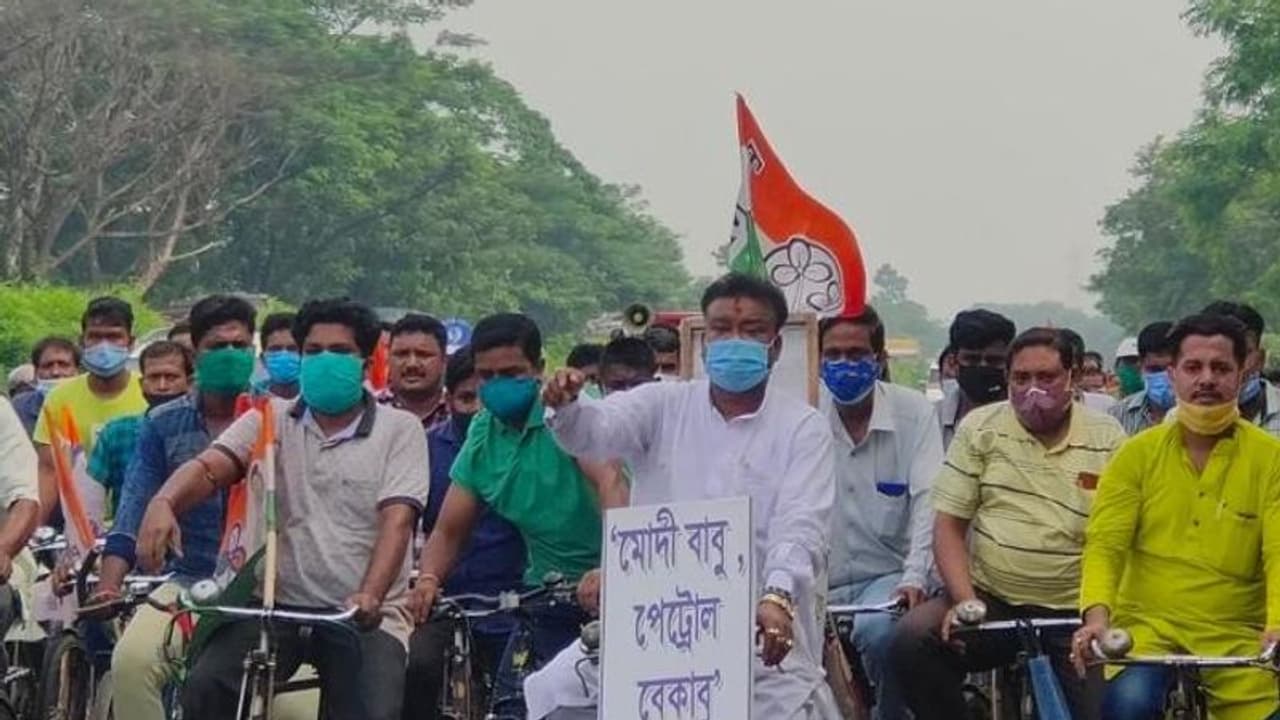 38 కిలోమీటర్ల దూరం.. నాలుగు గంటల పాటు సైకిల్ తొక్కి, అసెంబ్లీకి చేరిన మంత్రి 38 కిలోమీటర్ల దూరం.. నాలుగు గంటల పాటు సైకిల్ తొక్కి, అసెంబ్లీకి చేరిన మంత్రి