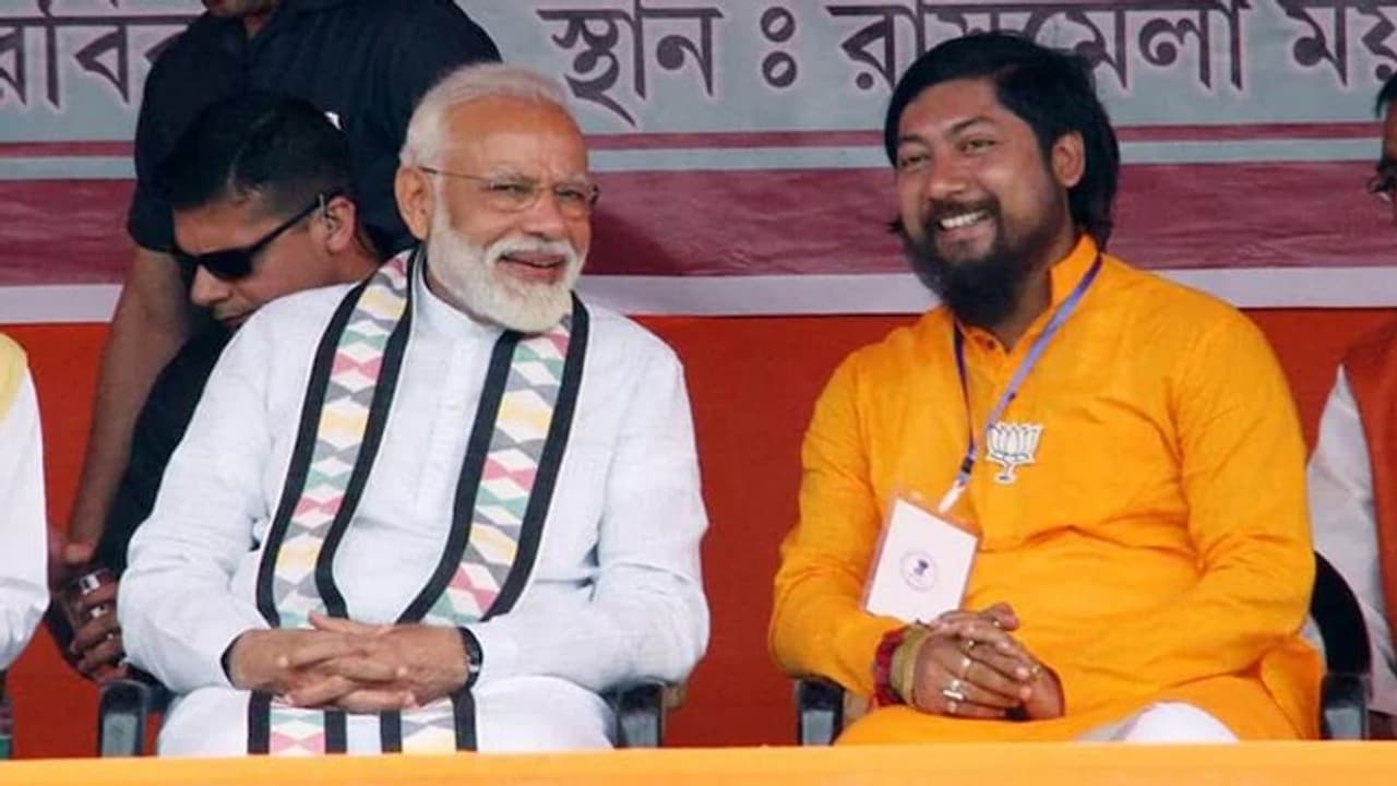 కేంద్ర మంత్రి కాన్వాయ్పై రాళ్ల దాడి.. తృణమూల్, బీజేపీ కార్యకర్తల మధ్య ఘర్షణ.. కేంద్ర మంత్రి కాన్వాయ్పై రాళ్ల దాడి.. తృణమూల్, బీజేపీ కార్యకర్తల మధ్య ఘర్షణ..