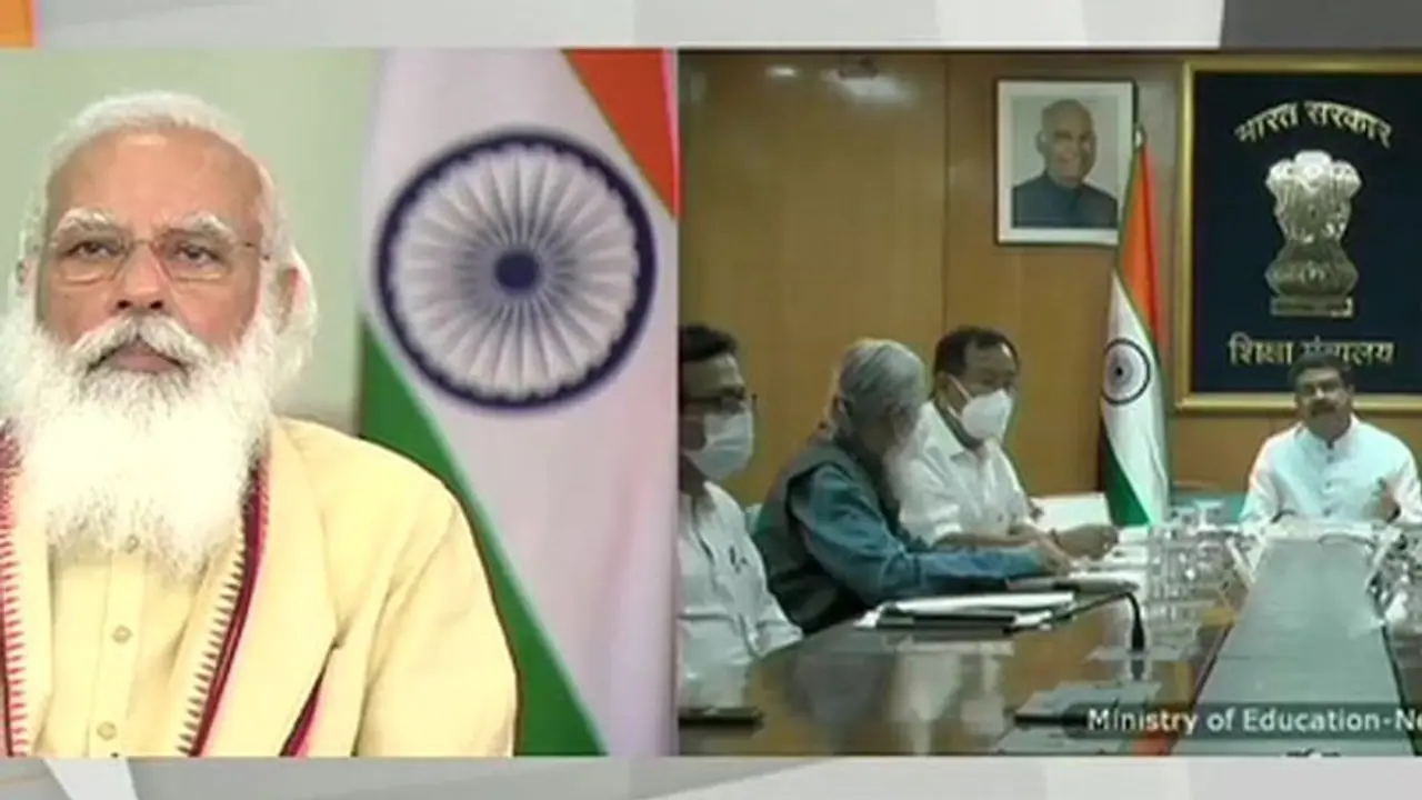 प्रधानमंत्री मोदी ने IIT के डायरेक्टर्स को संबोधित किया प्रधानमंत्री मोदी ने IIT के डायरेक्टर्स को संबोधित किया